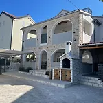 Sajska Apartamento *