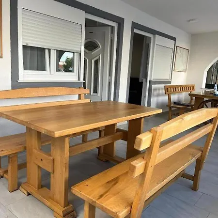 Sajska Apartment Murter